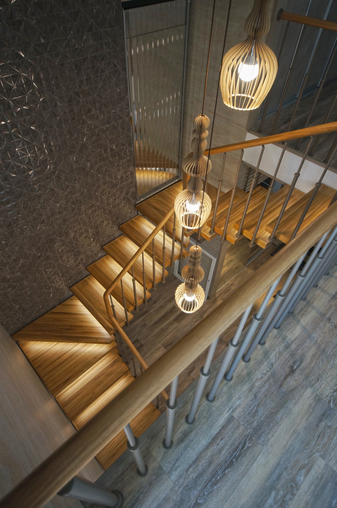 Лестница в двухуровневую квартиру на Пушкина