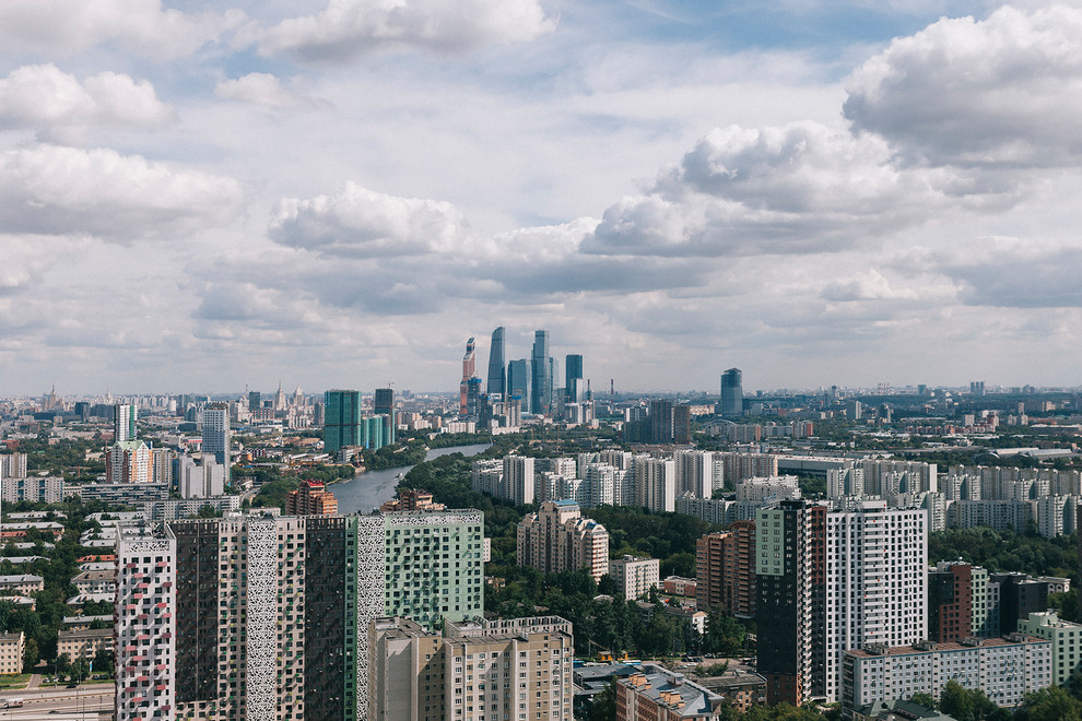 В гостях: Квартира на 37-м этаже с арт-объектами из металла