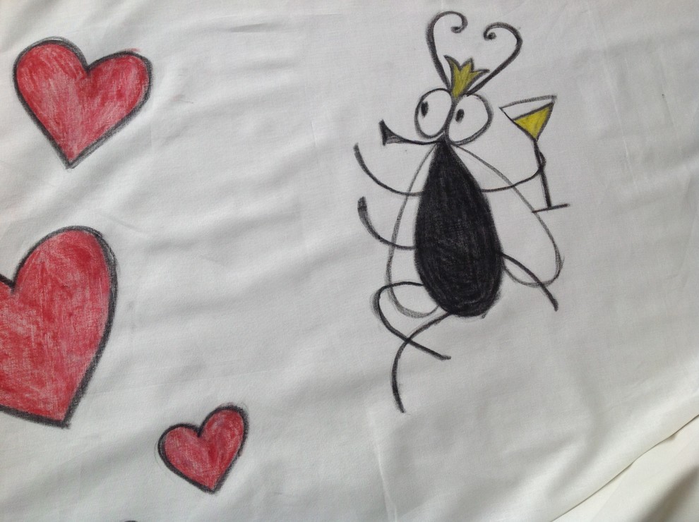 DIY: Постельные сцены — рисунки на ткани своими руками