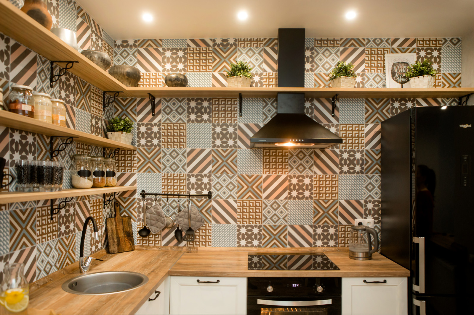 Кухня без верхних шкафов