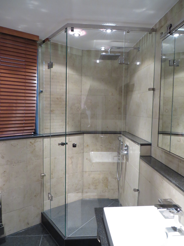 Стеклянные душевые.