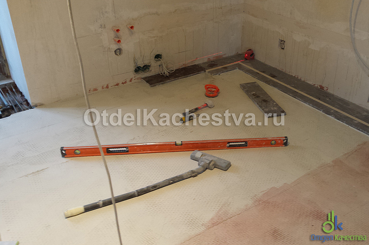 Укладка мрамора в кухне-столовой