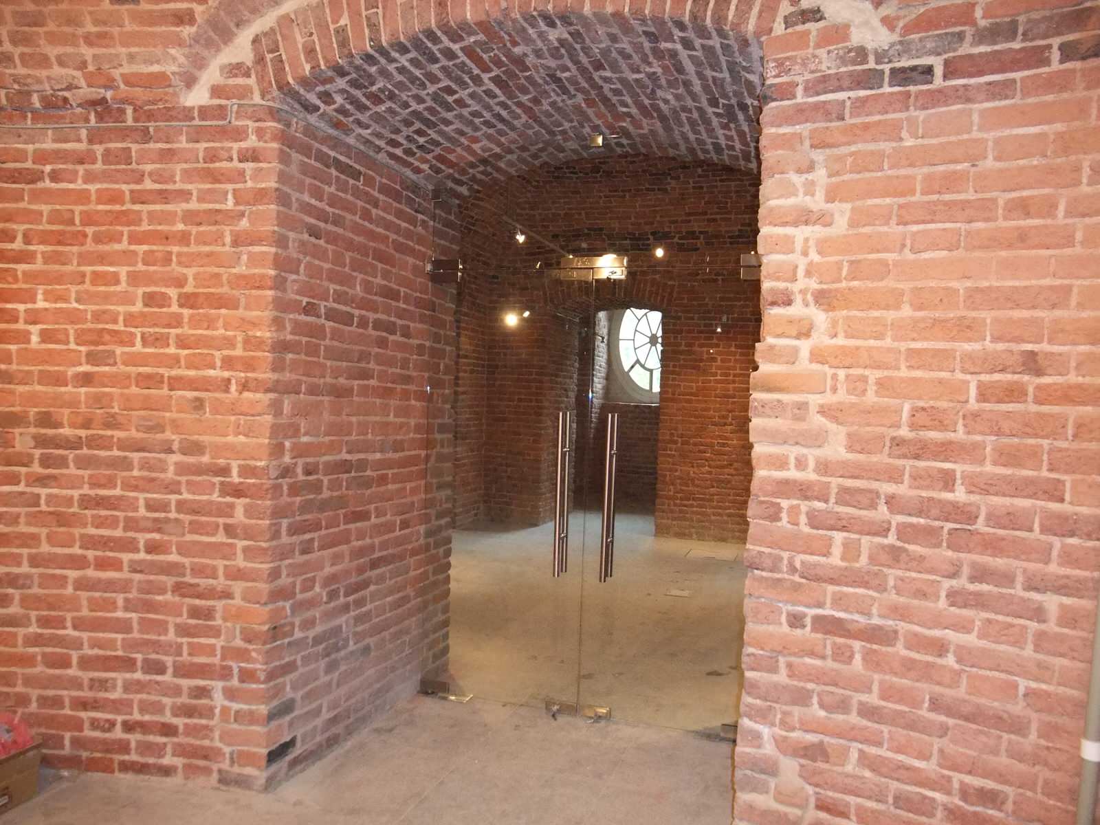 Обложка проекта: Цельностеклянные  двери