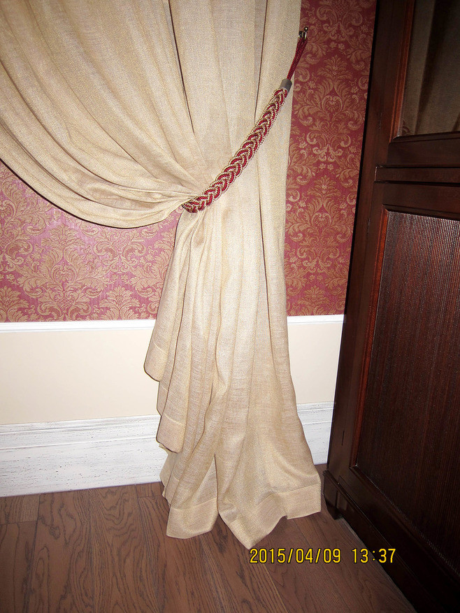 Спальня в красных тонах