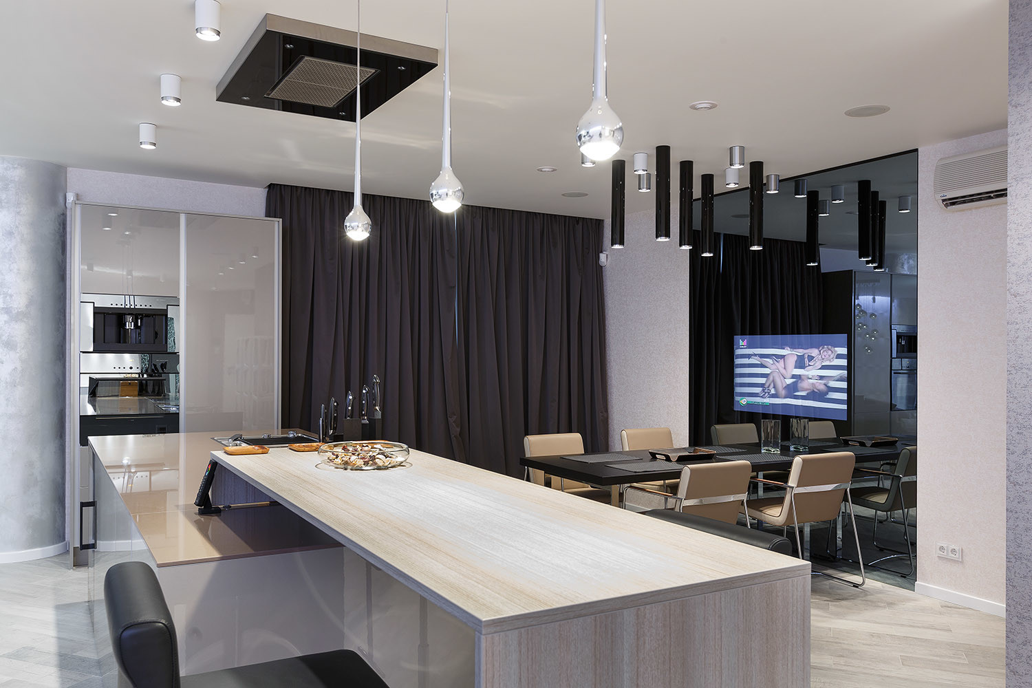 Обложка альбома: интерьеры