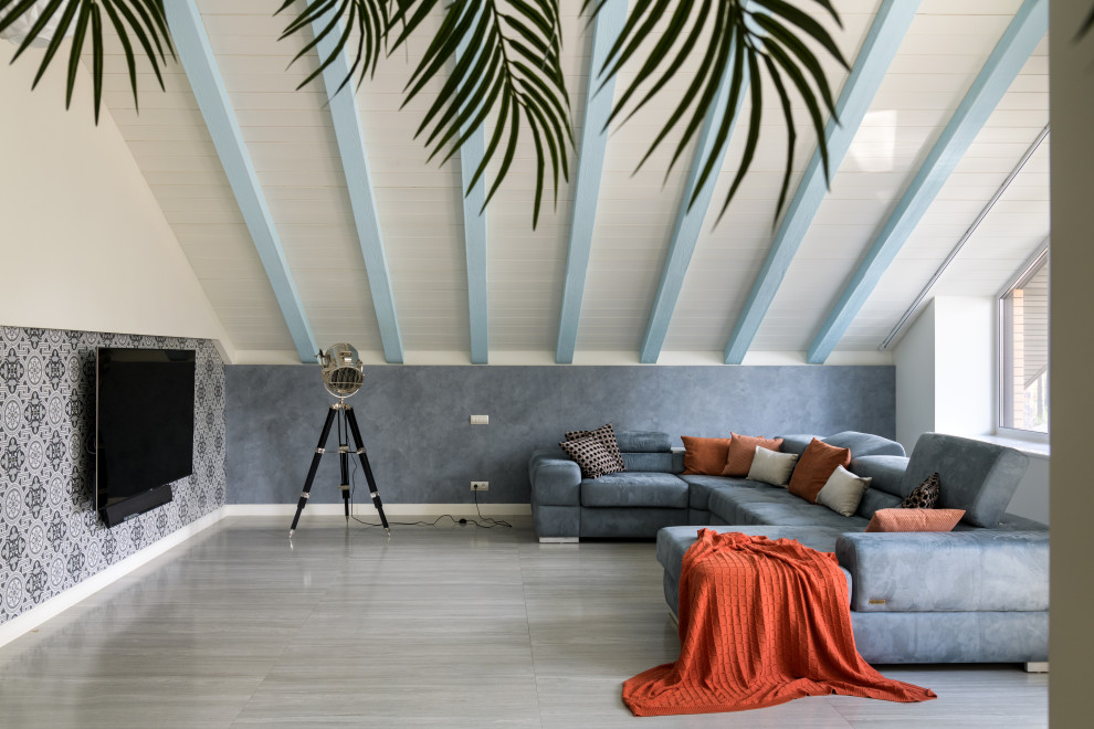 Яркая мансарда в загородном доме