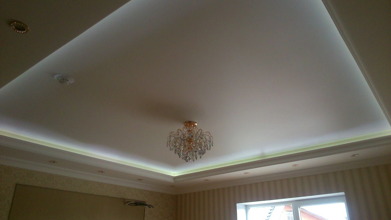 Натяжные потолки