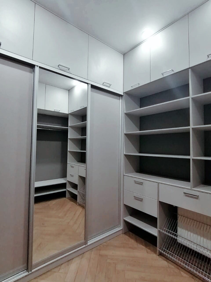 Гардеробная В Жилом комплексе "Акварель"