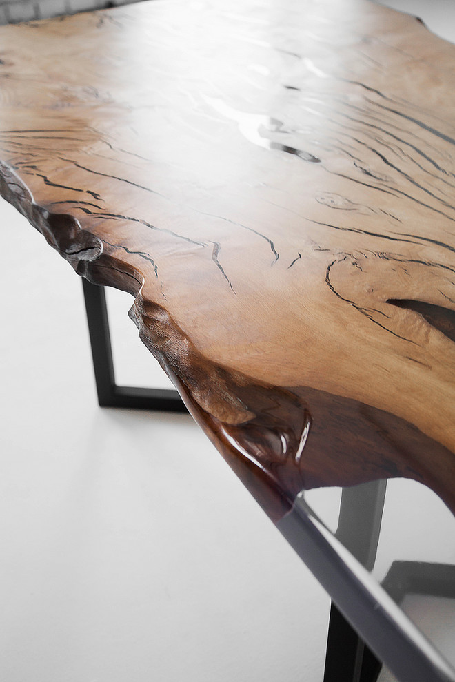 Обложка проекта: Стол из граба и акрила КЕМ