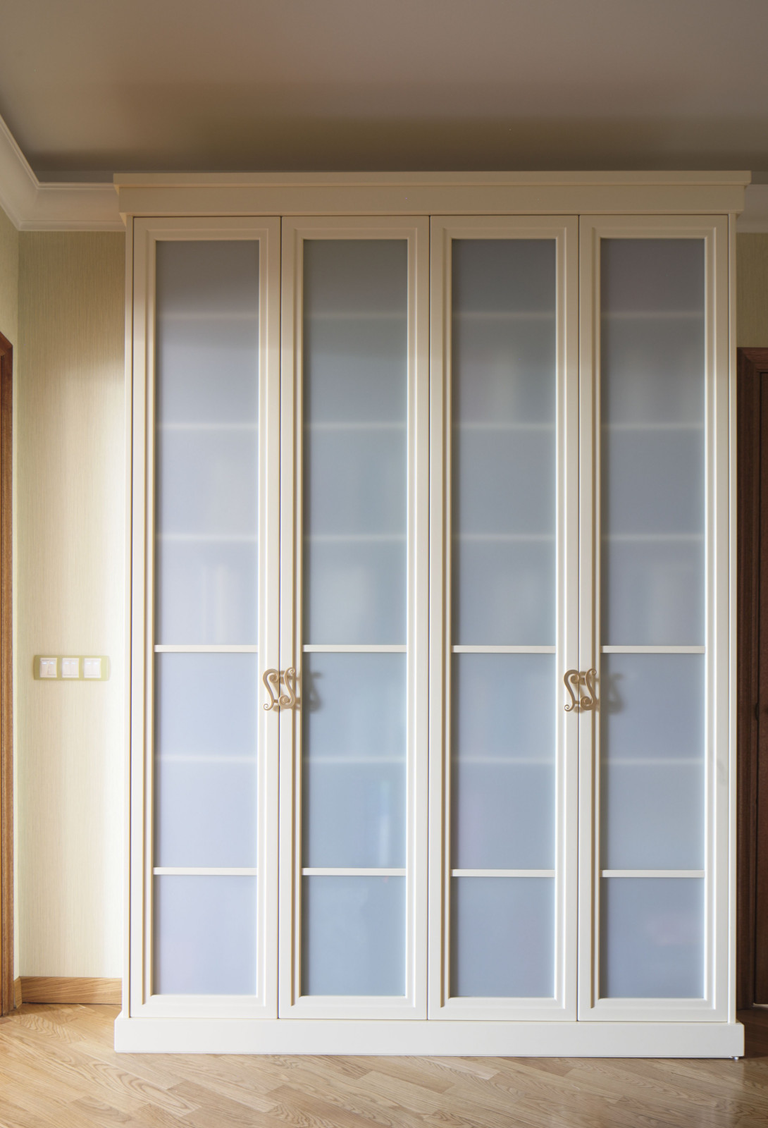 Шкафы, двери и перегородки