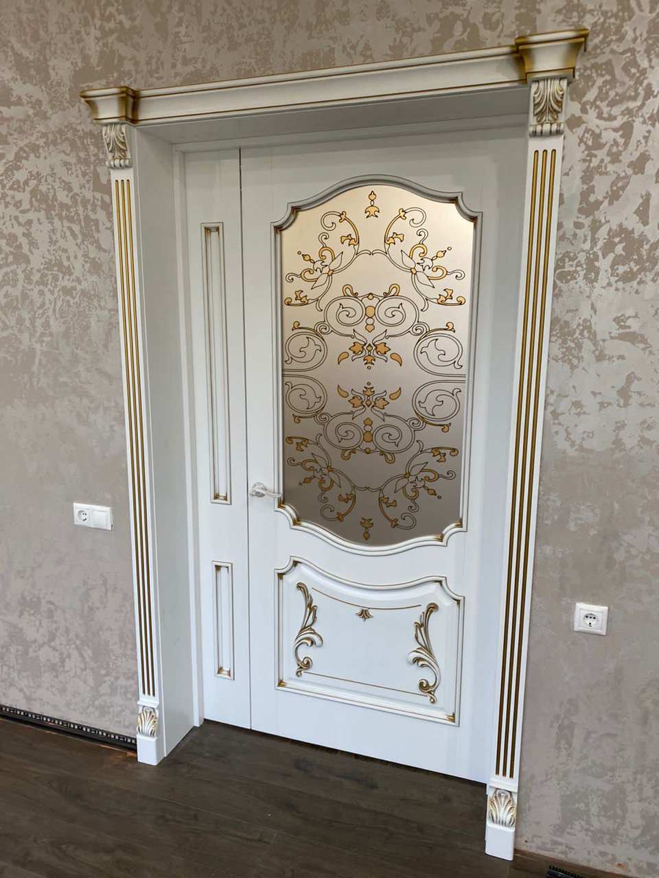 Обложка проекта: Двери из массива сосны