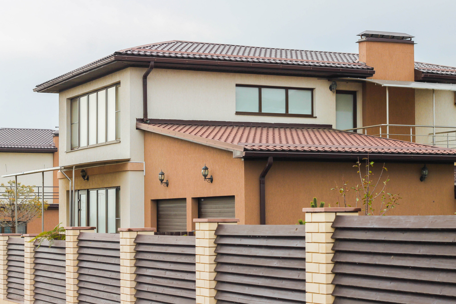 Обложка проекта: Прогулка по коттеджному поселку на Черном море. Экстерьер