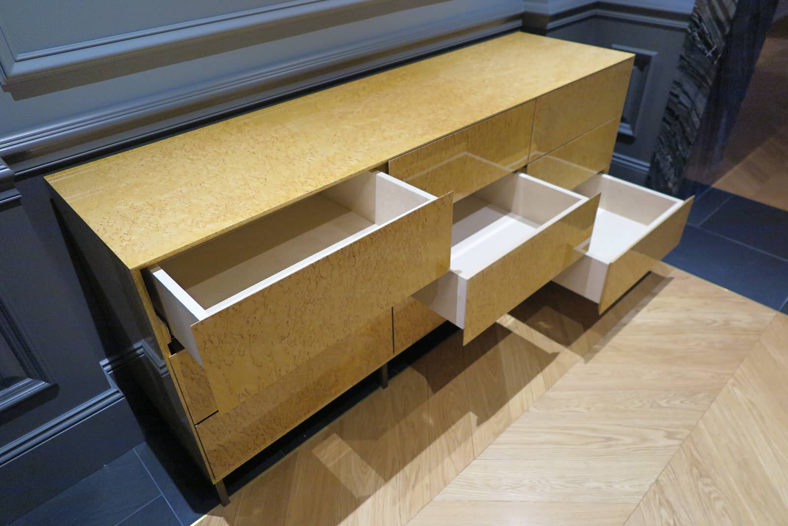 Обложка проекта: Комод