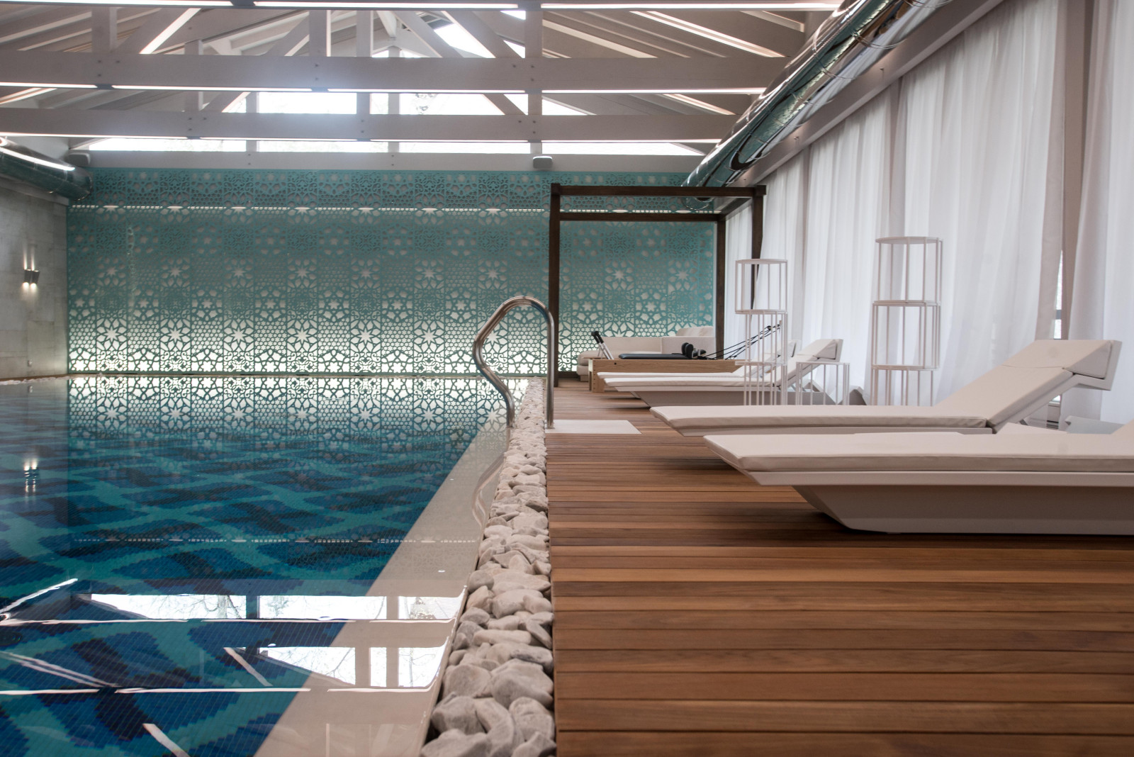 istHILLS бассейн в Подмосковье dcCONSTRUCTIONS.RU