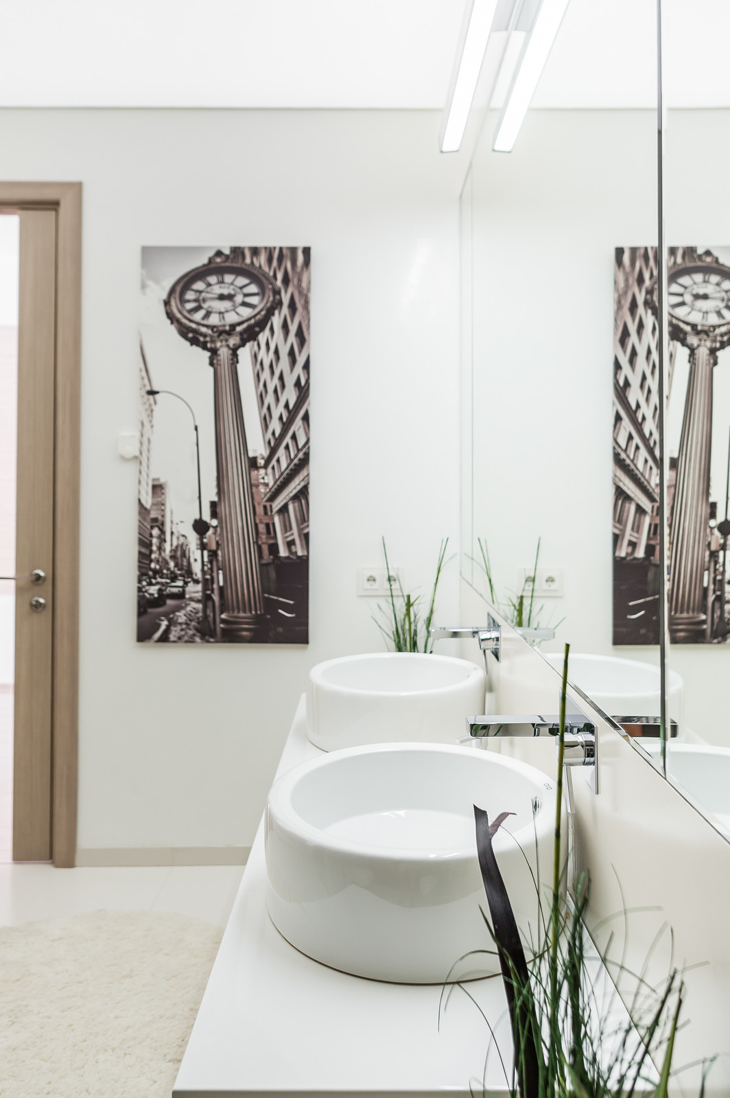 Светлый hi-tech