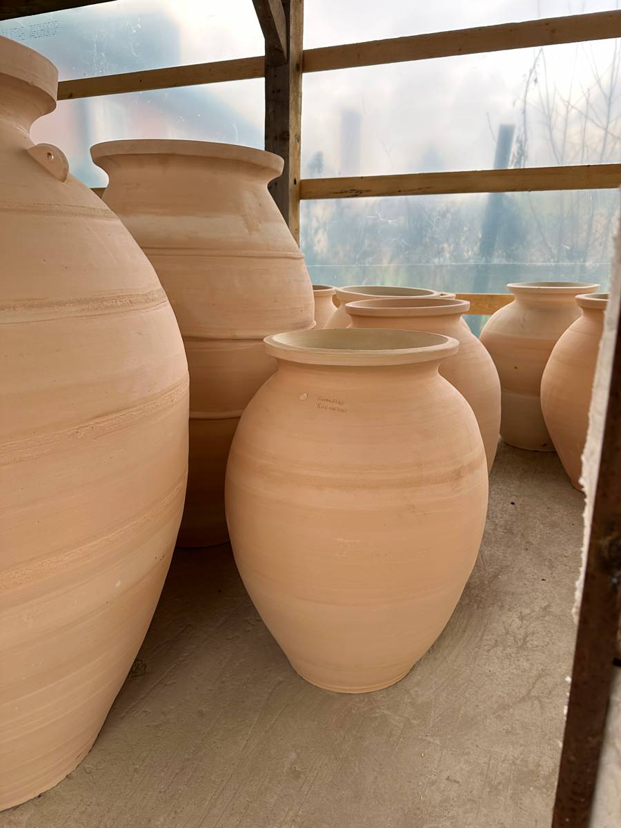 Большие квеври, горшки и кувшины для ресторана «Джани»