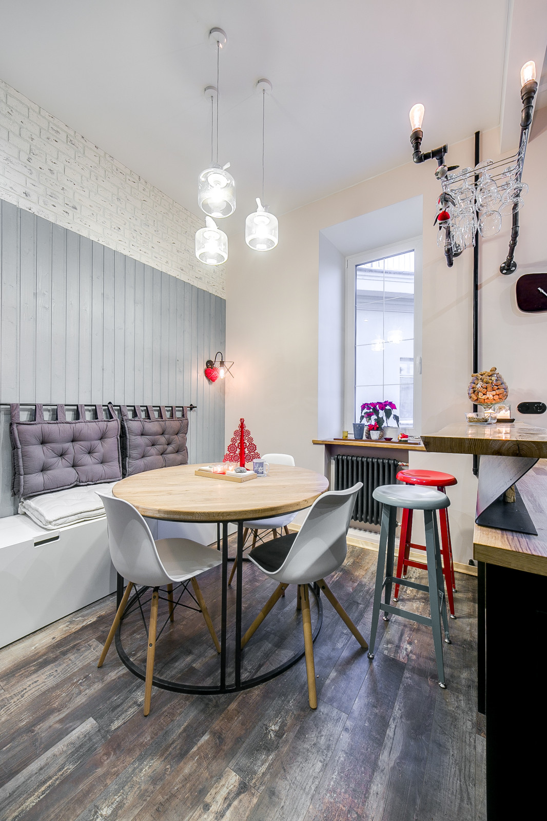 Просторная кухня в стиле лофт