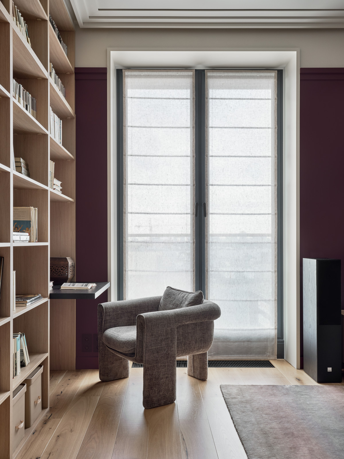 Современный интерьер с фиолетовыми акцентами