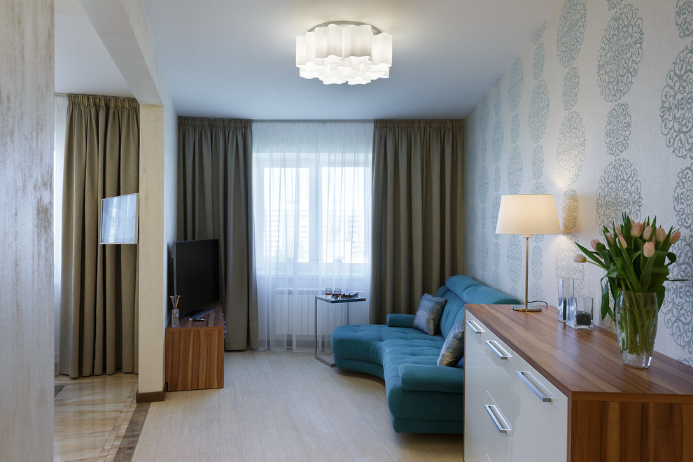 "Вокруг зеркальной колонны"