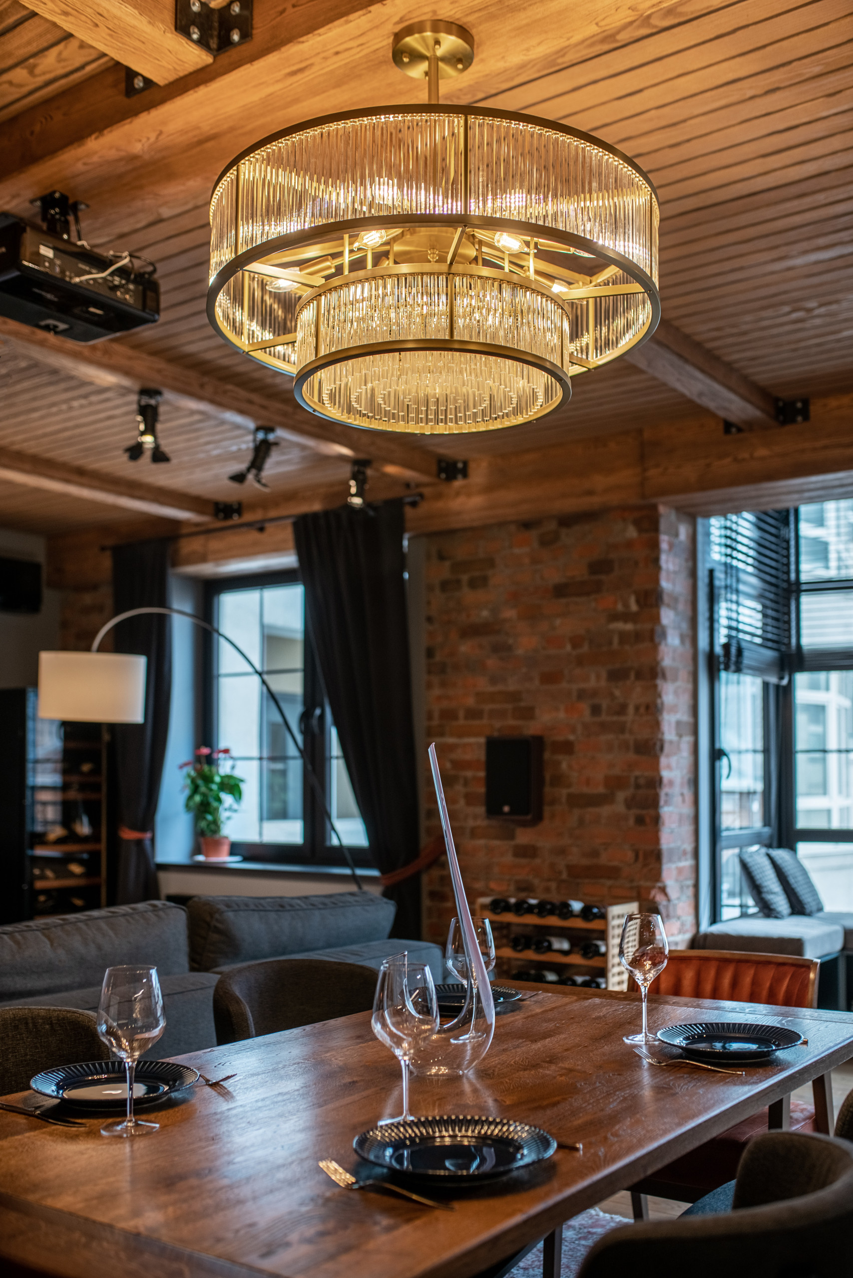 Проект недели: Кухня с «барной» атмосферой и кинотеатром