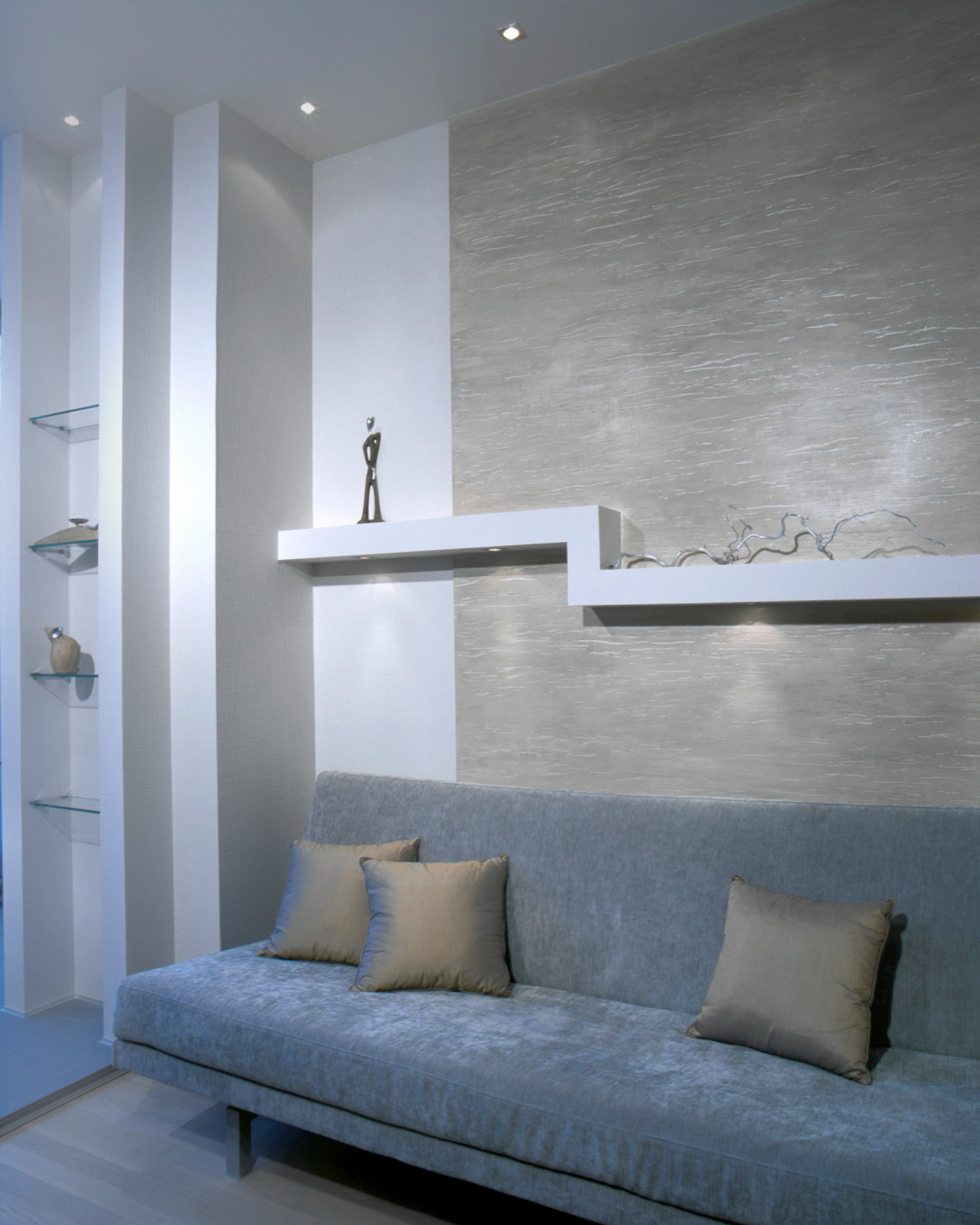 Очень лаконичная квартира в стиле минимализм.