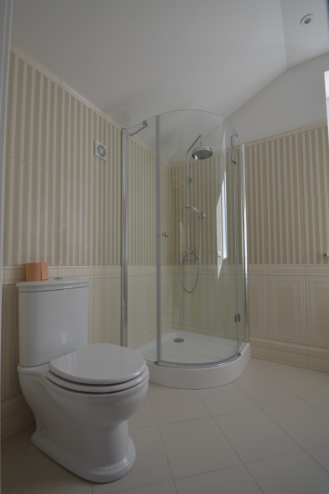 Загородный дом - расположение кухни и душевой. Реализованный проект.