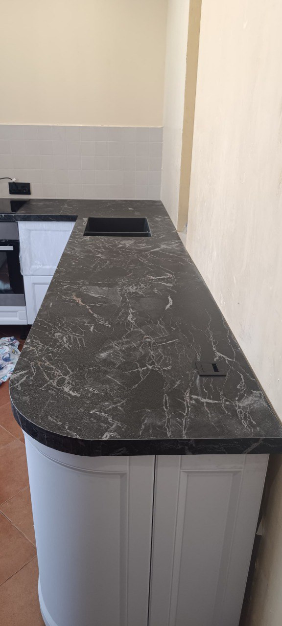 Г-образная раковина из керамогранита с закруглением