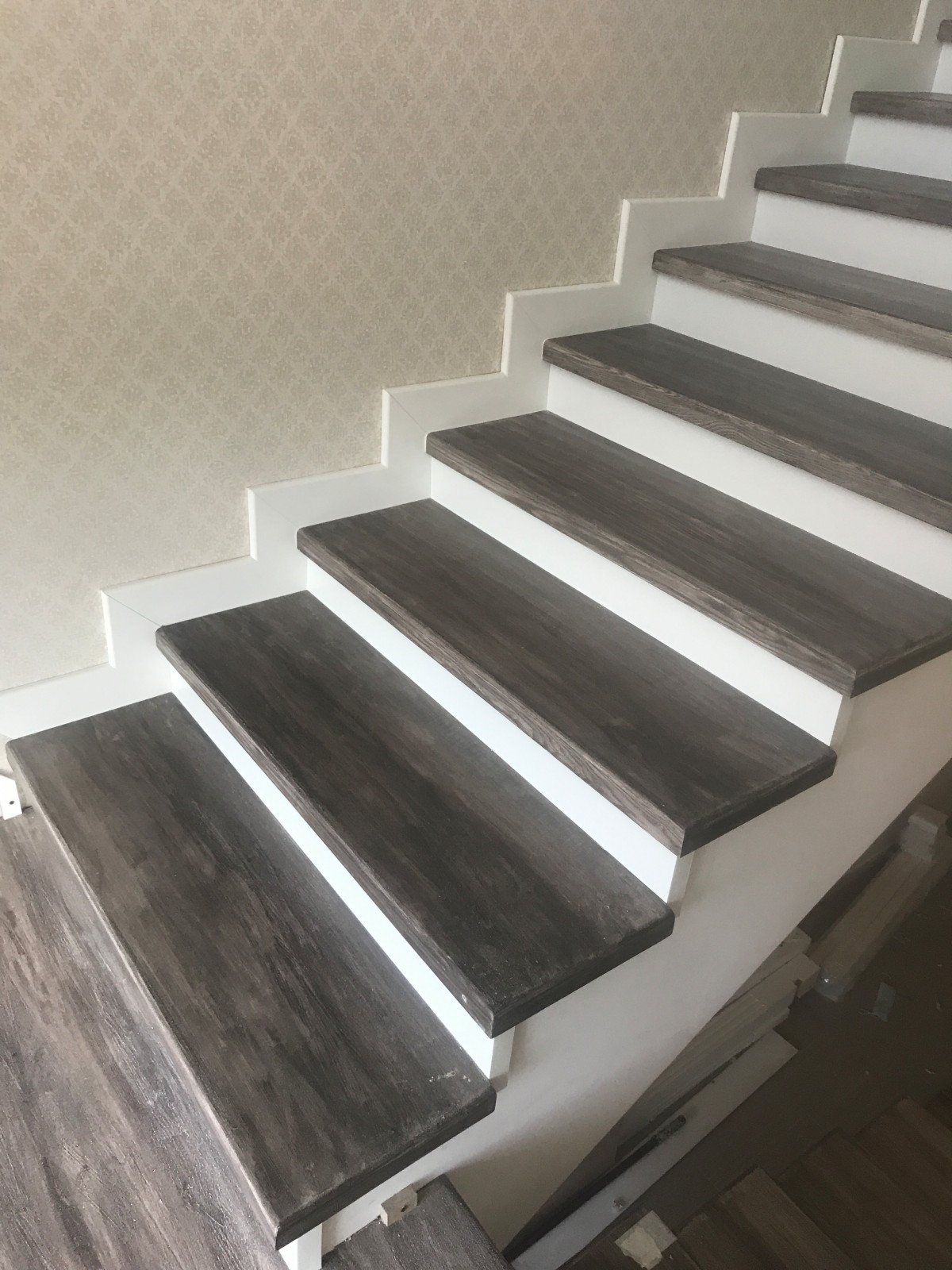 Лестница с фрезерованными балясинами