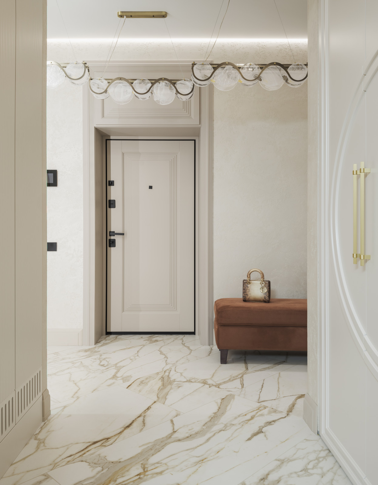 Реализация современной четырехкомнатной квартиры площадью 170 м²