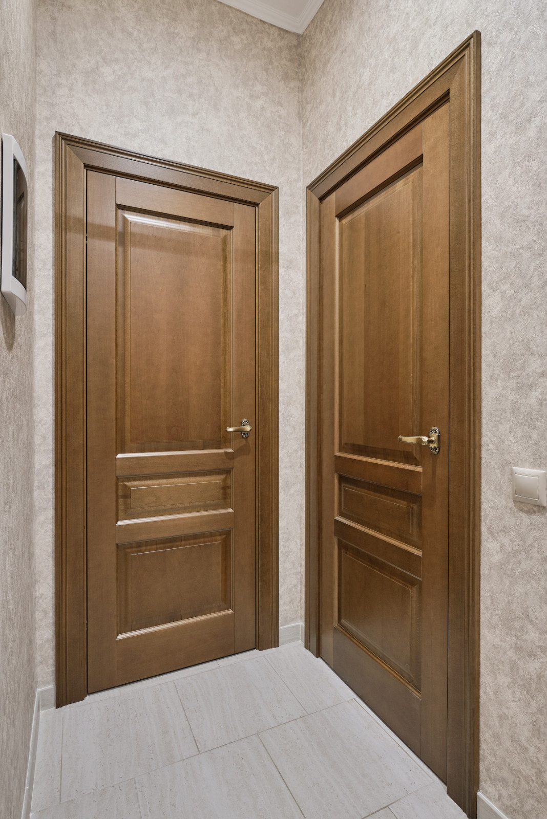 Модели Стимул и Премьер в отделке Ольха Орех