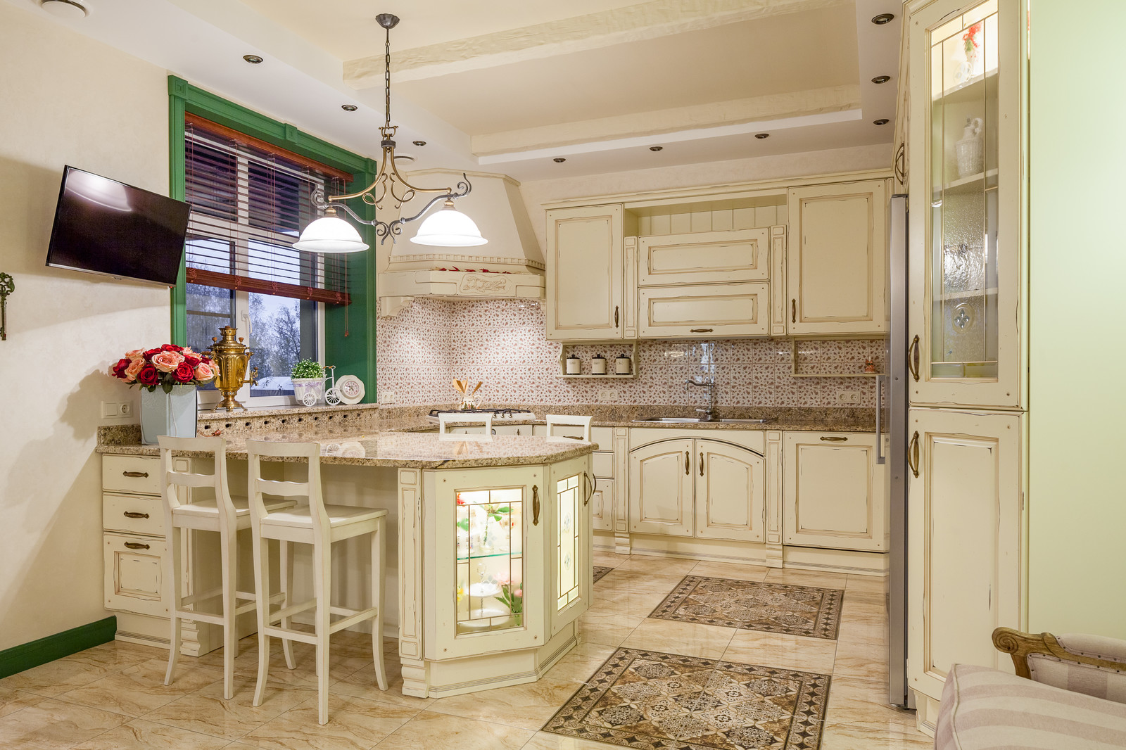 Двухэтажный дом с цокольным этажом и мансардой