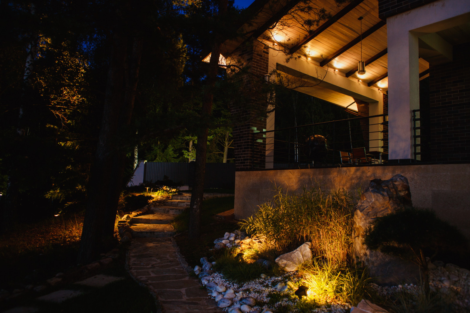 Ландшафтная и архитектурная подсветка