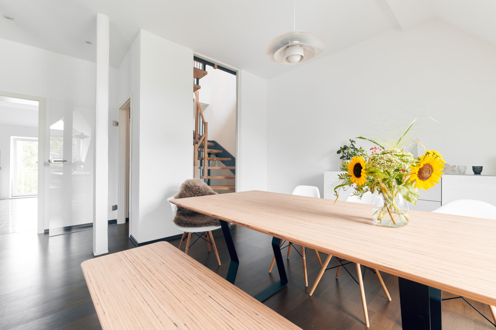 Лестница в квартире (BauBuche и элементы с эффектом необработанной стали)