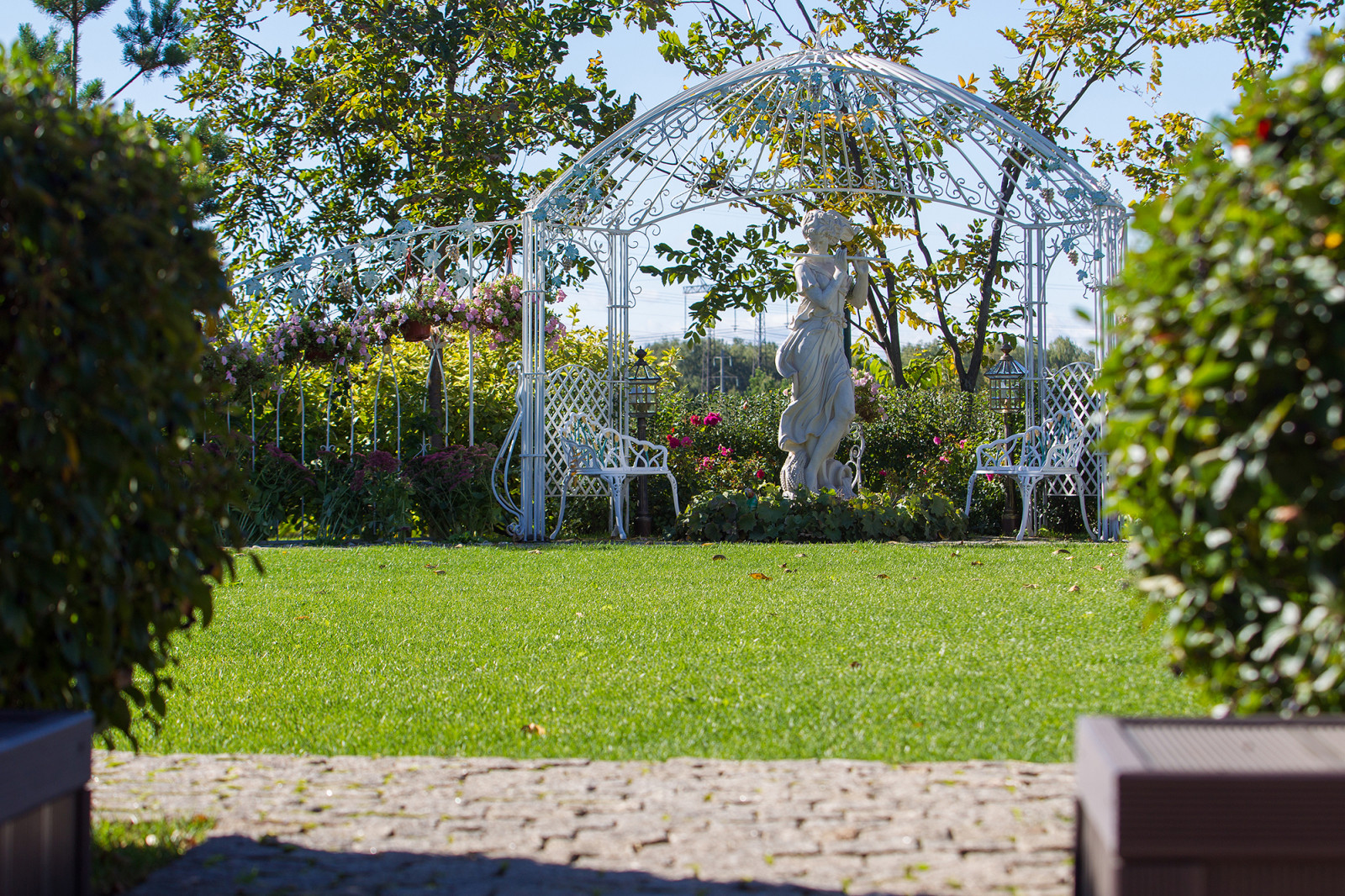 Сад на Пятницком шоссе.  Дизайнер Лариса Юрова