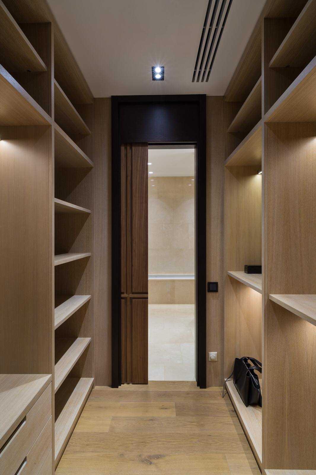 Обложка альбома: гардеробная