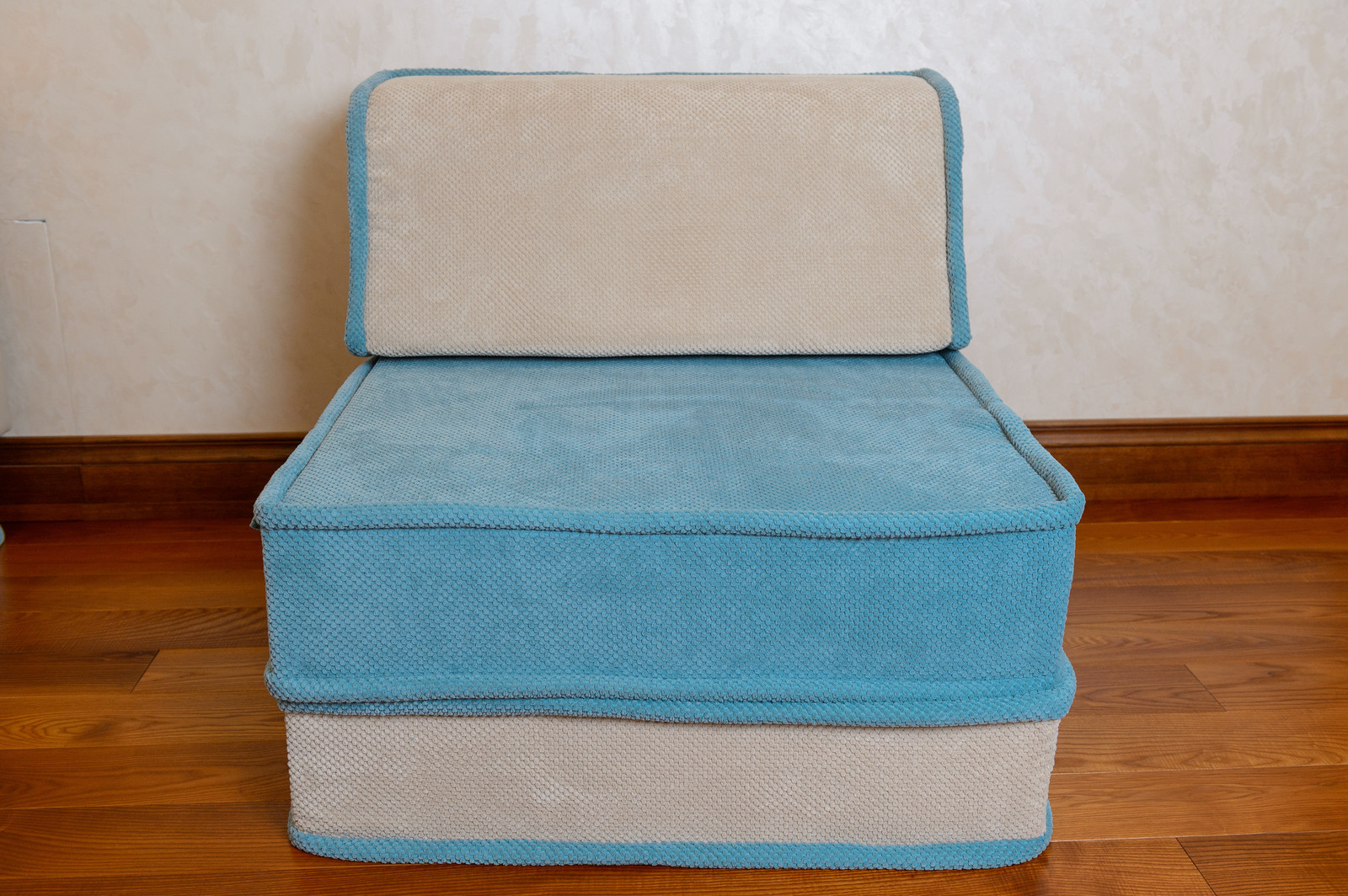 Диван для детской зоны