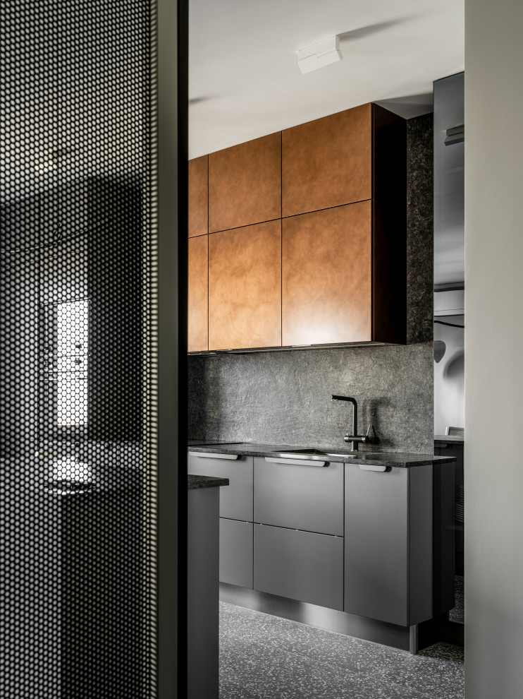 Кухня с фасадами под состаренную медь