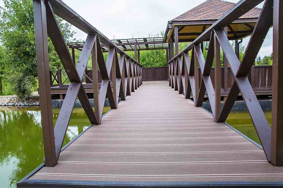 Садовые дорожки и беседка