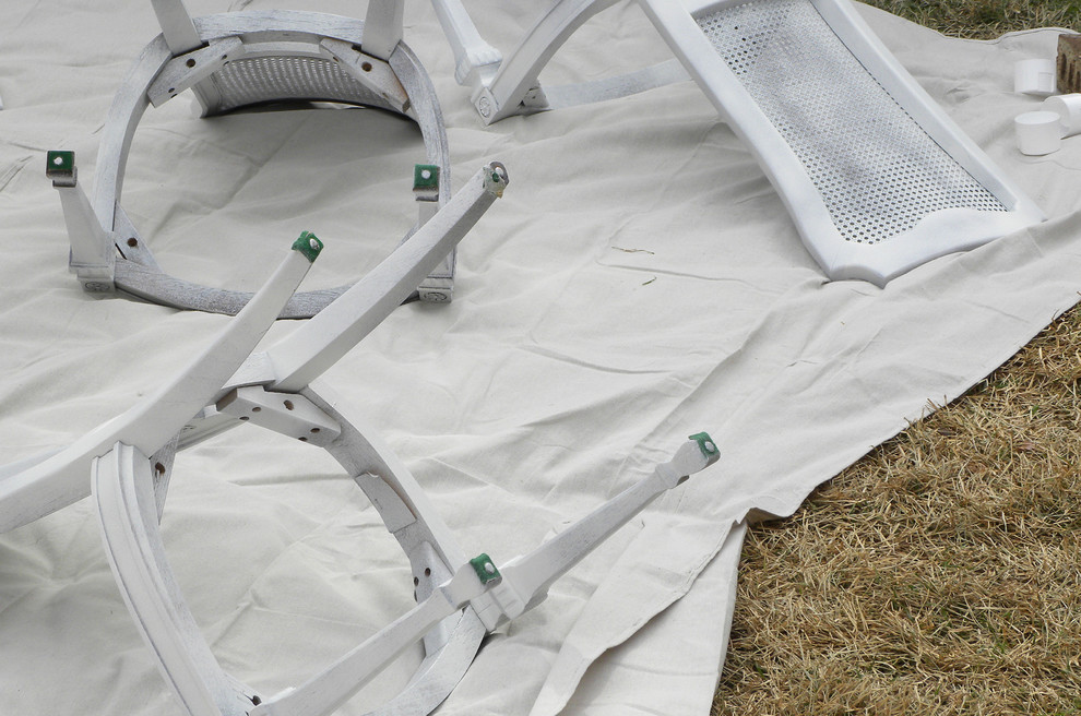 DIY: Переделка старых стульев с помощью краски, ткани и... чая!