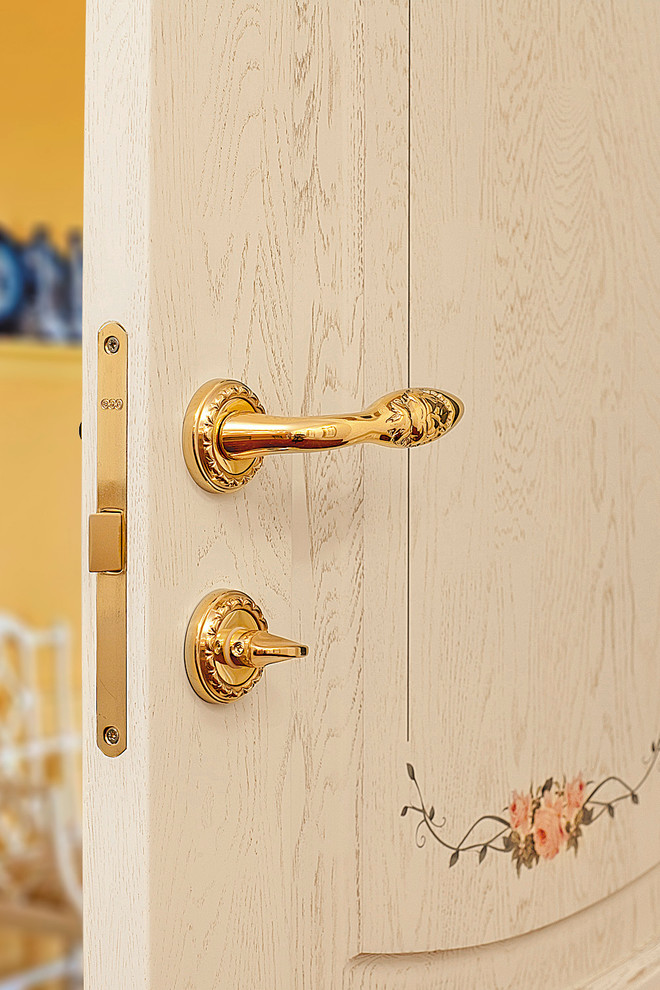 Alvero doors in details