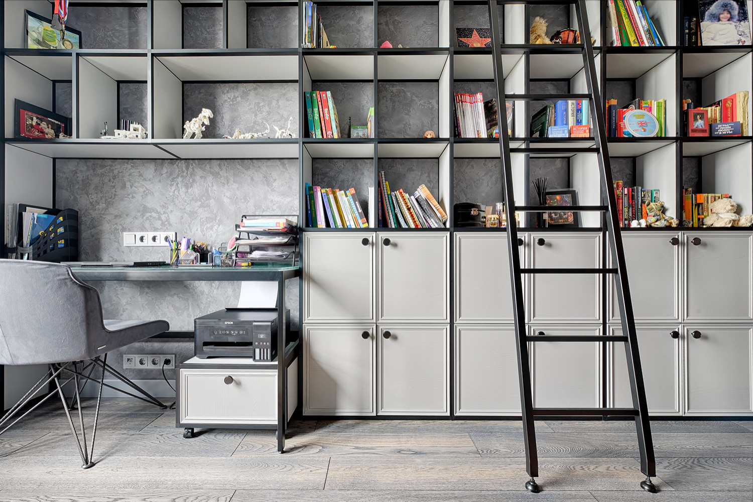 Стеллажная система с рабочим местом