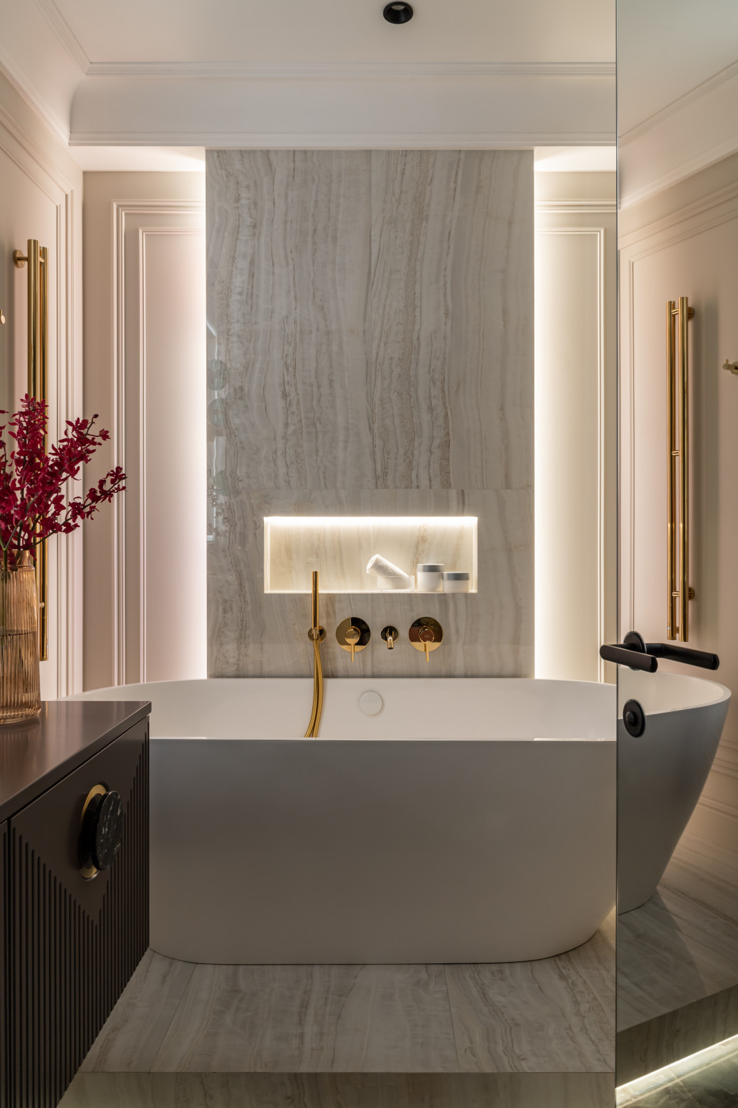 Просторная квартира в светлых оттенках