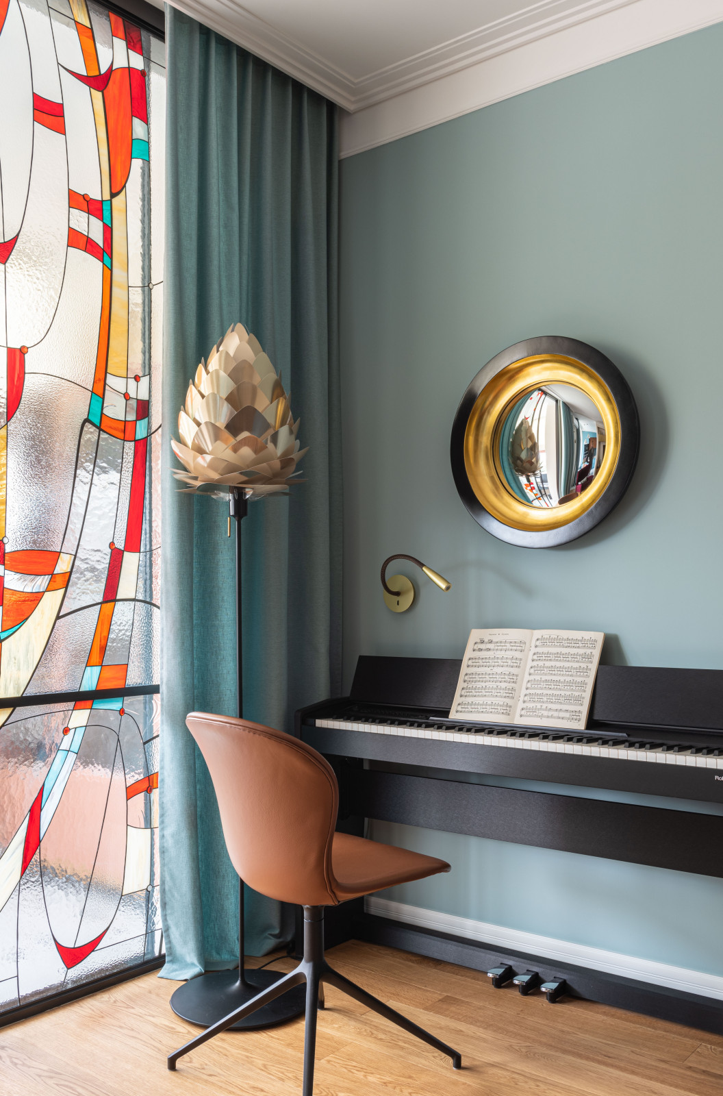 Houzz тур: Цветной интерьер в духе конструктивизма