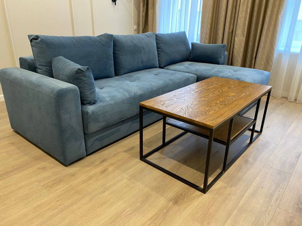 Журнальный столик из массива