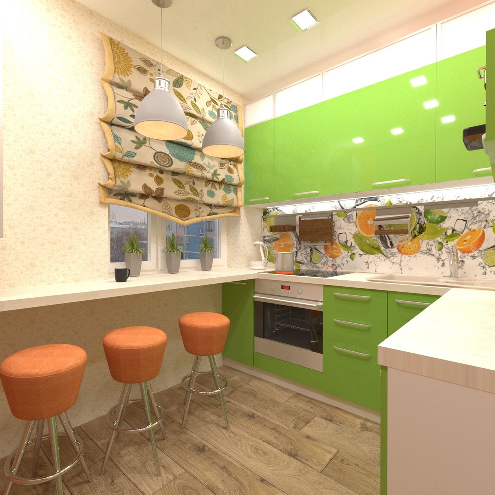 Маленькая кухня в ярких тонах