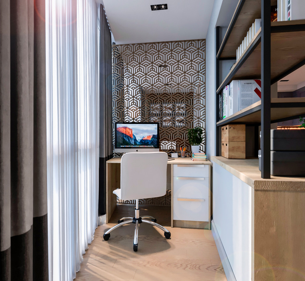 Рабочая зона на лоджии