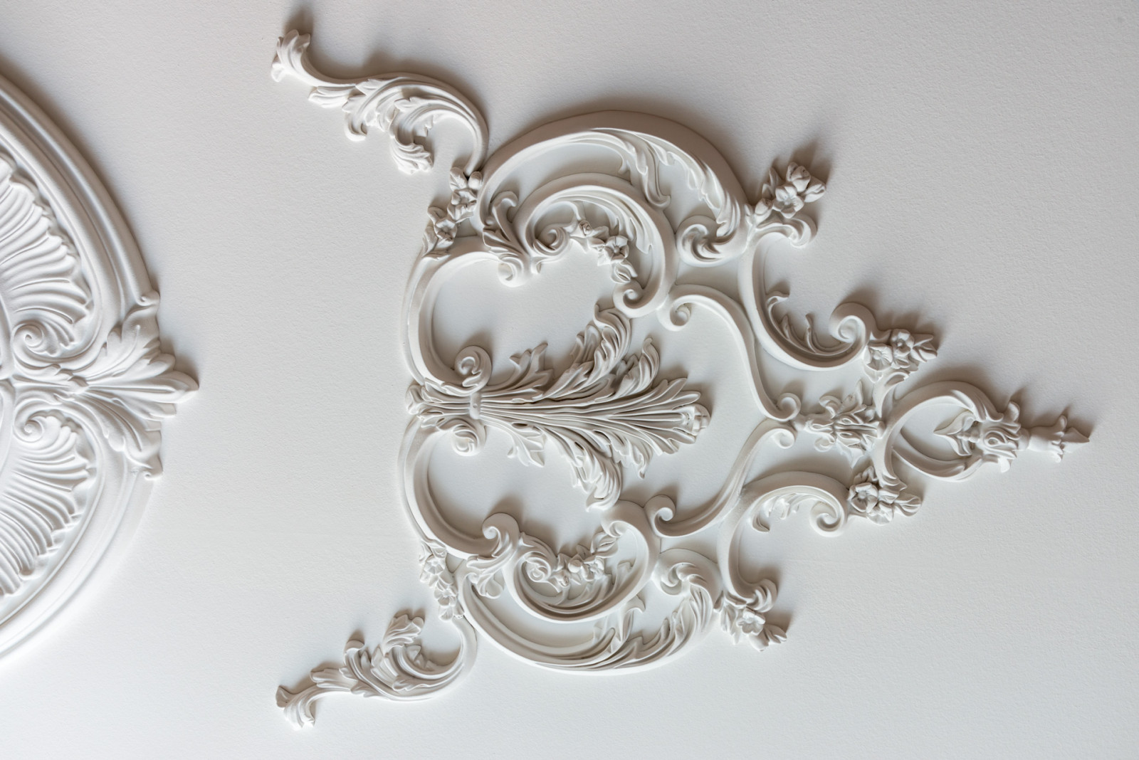 Лепнина на потолке в интерьере