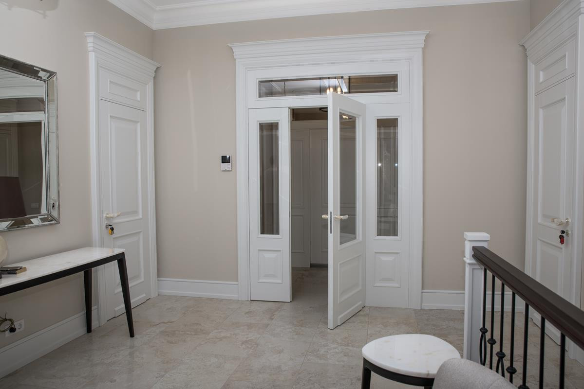 Столярные изделия в коттедж : лестницы, мебель, двери и тд.