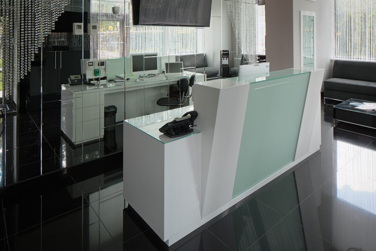 Салон "Crystal Line & Beauty"