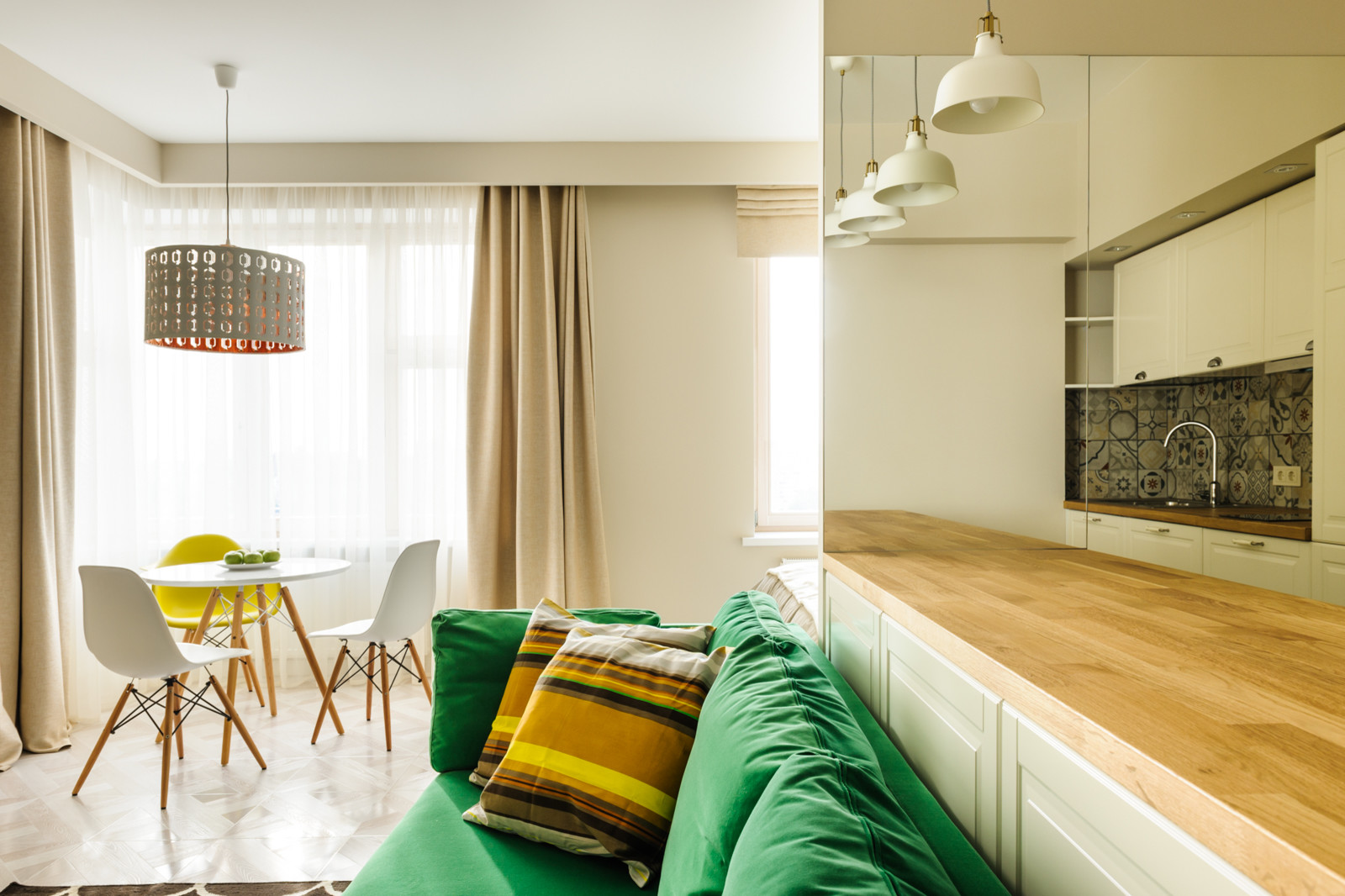 Светлая кухня